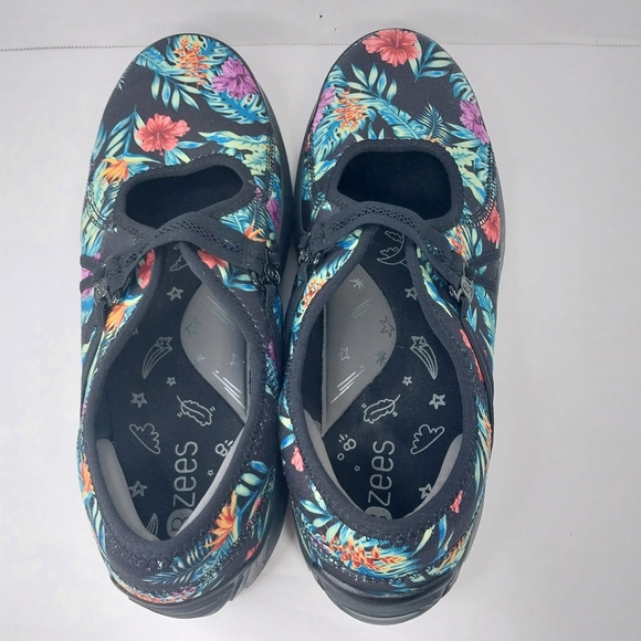 Bzees Tempo Womens size 9.5 M Tropical Floral Mary Jane Slip on Fabric Sneakers - Picture 5 of 14